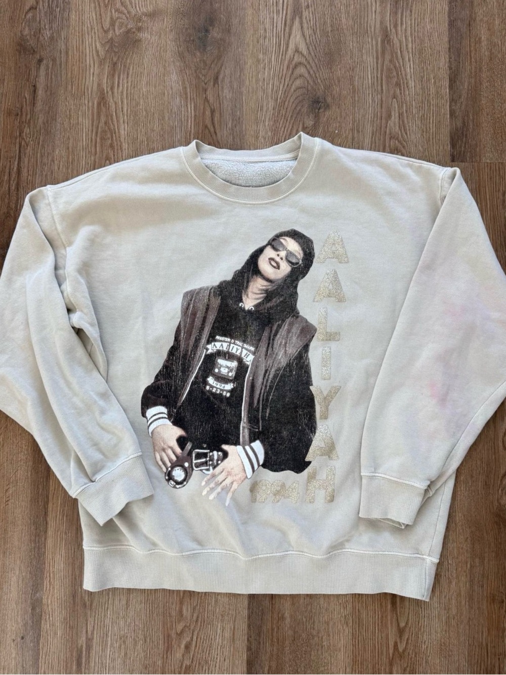 Aaliyah Graphic Crewneck Sweatshirt